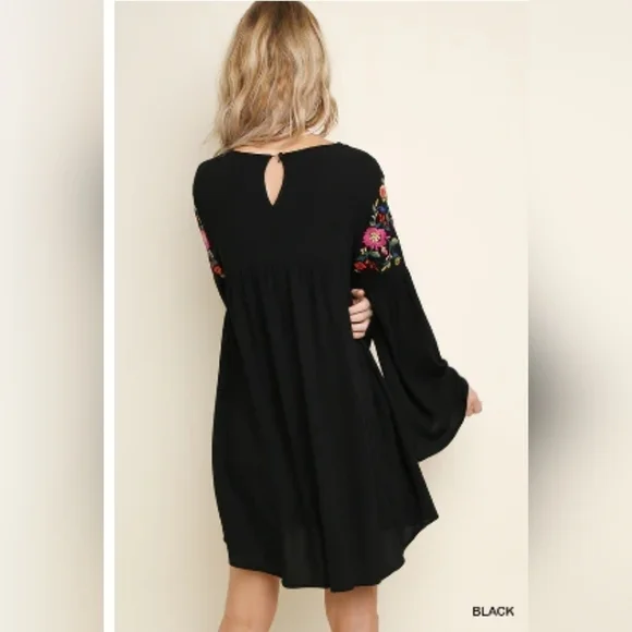 Umgee embroidered Flattering Boho Floral‎ V-Neck Long Bell Sleeve dress sizeM - Picture 3 of 11